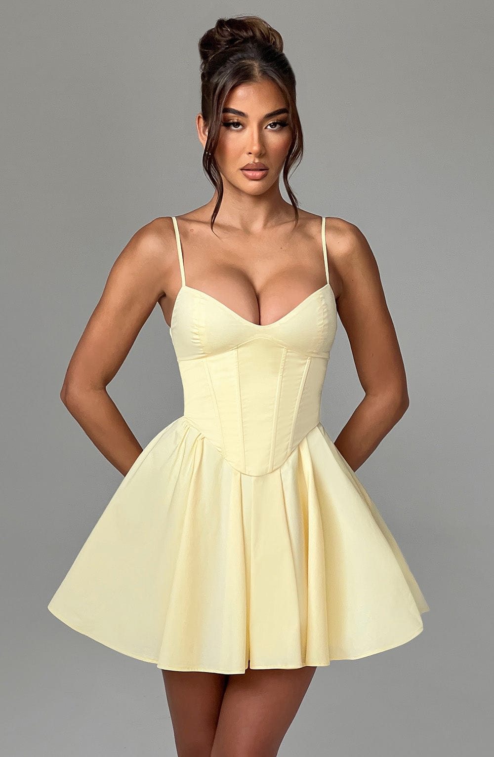 Abito Mini Analeigh - Design Esclusivo in Limone per Ogni Occasione