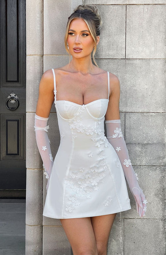 https://cdn.shopify.com/s/files/1/2060/7491/files/dalary-mini-dress-ivory-dress-babyboo-fashion-31686108020799.jpg?v=1748601643