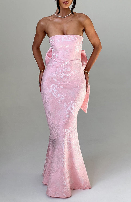 https://cdn.shopify.com/s/files/1/2060/7491/files/felicity-maxi-dress-blush-dress-babyboo-fashion-31703968219199.jpg?v=1748601606