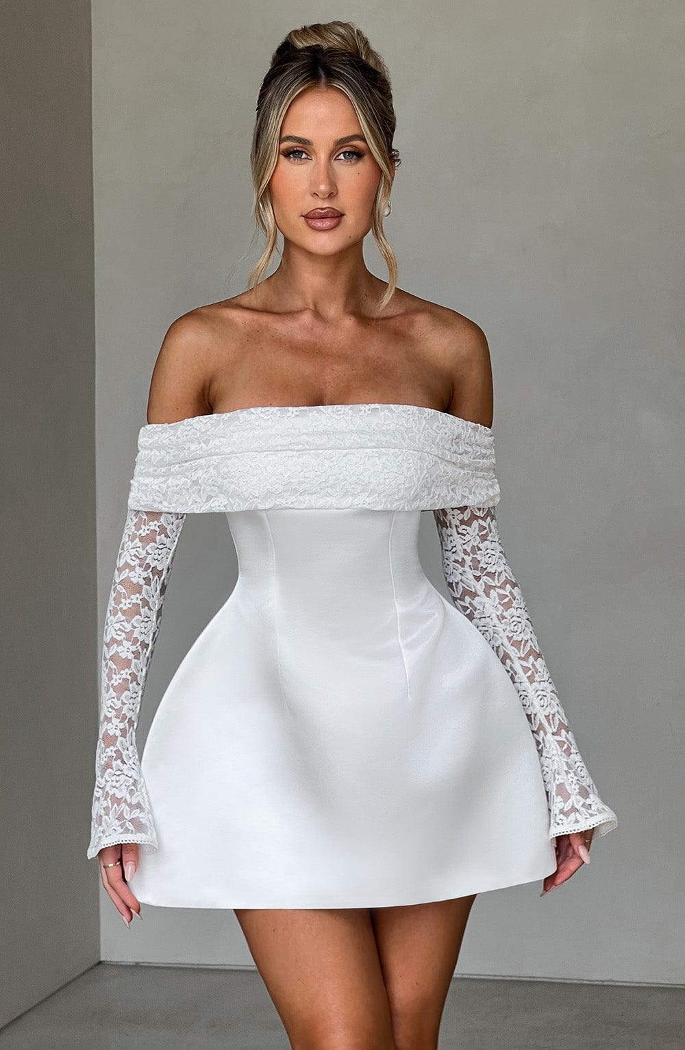 https://cdn.shopify.com/s/files/1/2060/7491/files/georgianna-mini-dress-ivory-dress-xs-babyboo-fashion-32638423662655.jpg?v=1748600680