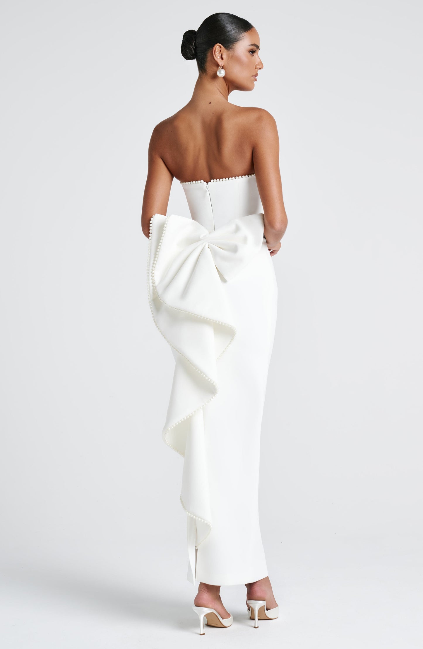 https://cdn.shopify.com/s/files/1/2060/7491/files/magnolia-maxi-dress-ivory-dress-babyboo-fashion-1146327206.jpg?v=1748599862