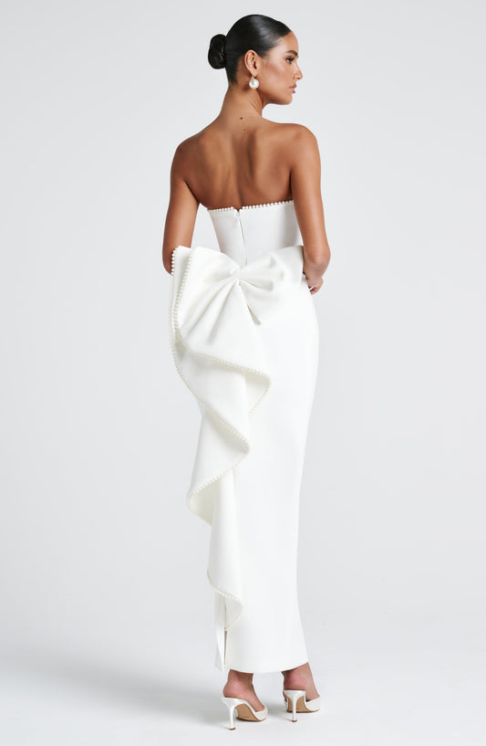 https://cdn.shopify.com/s/files/1/2060/7491/files/magnolia-maxi-dress-ivory-dress-babyboo-fashion-1146327206.jpg?v=1748599862