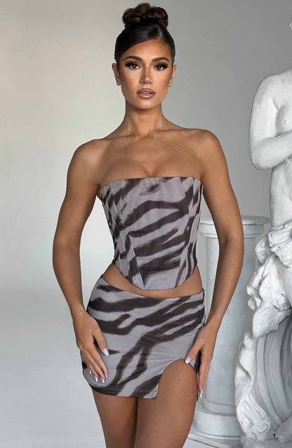 https://cdn.shopify.com/s/files/1/2060/7491/files/alina-mini-skirt-zebra-print-skirt-xs-babyboo-fashion-30868978008127.jpg?v=1748604207