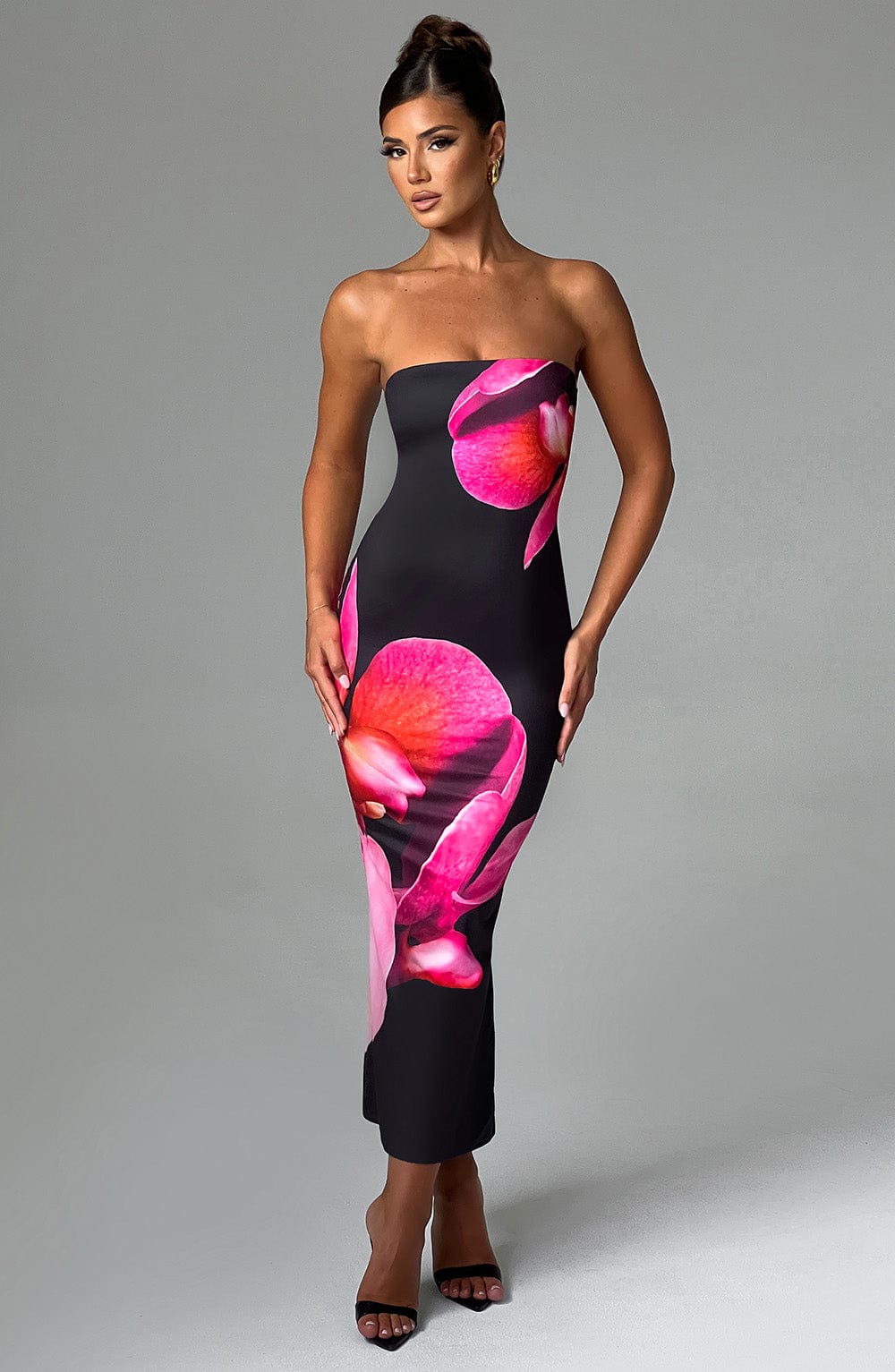 https://cdn.shopify.com/s/files/1/2060/7491/files/allegra-midi-dress-black-floral-print-dress-babyboo-fashion-31331567960127.jpg?v=1748602082