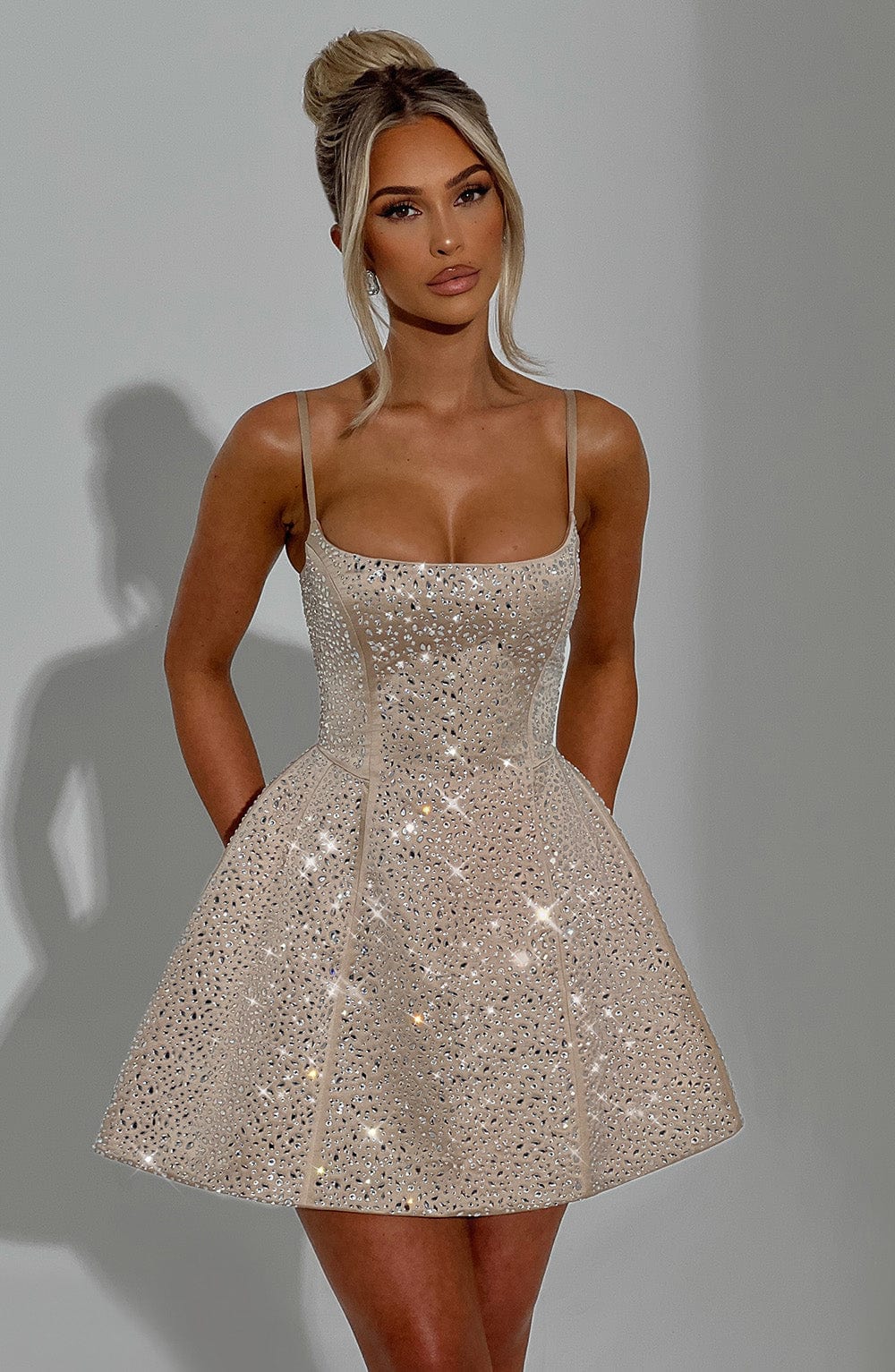 https://cdn.shopify.com/s/files/1/2060/7491/files/angelique-mini-dress-champagne-dress-xs-babyboo-fashion-32750765441087.jpg?v=1748600434