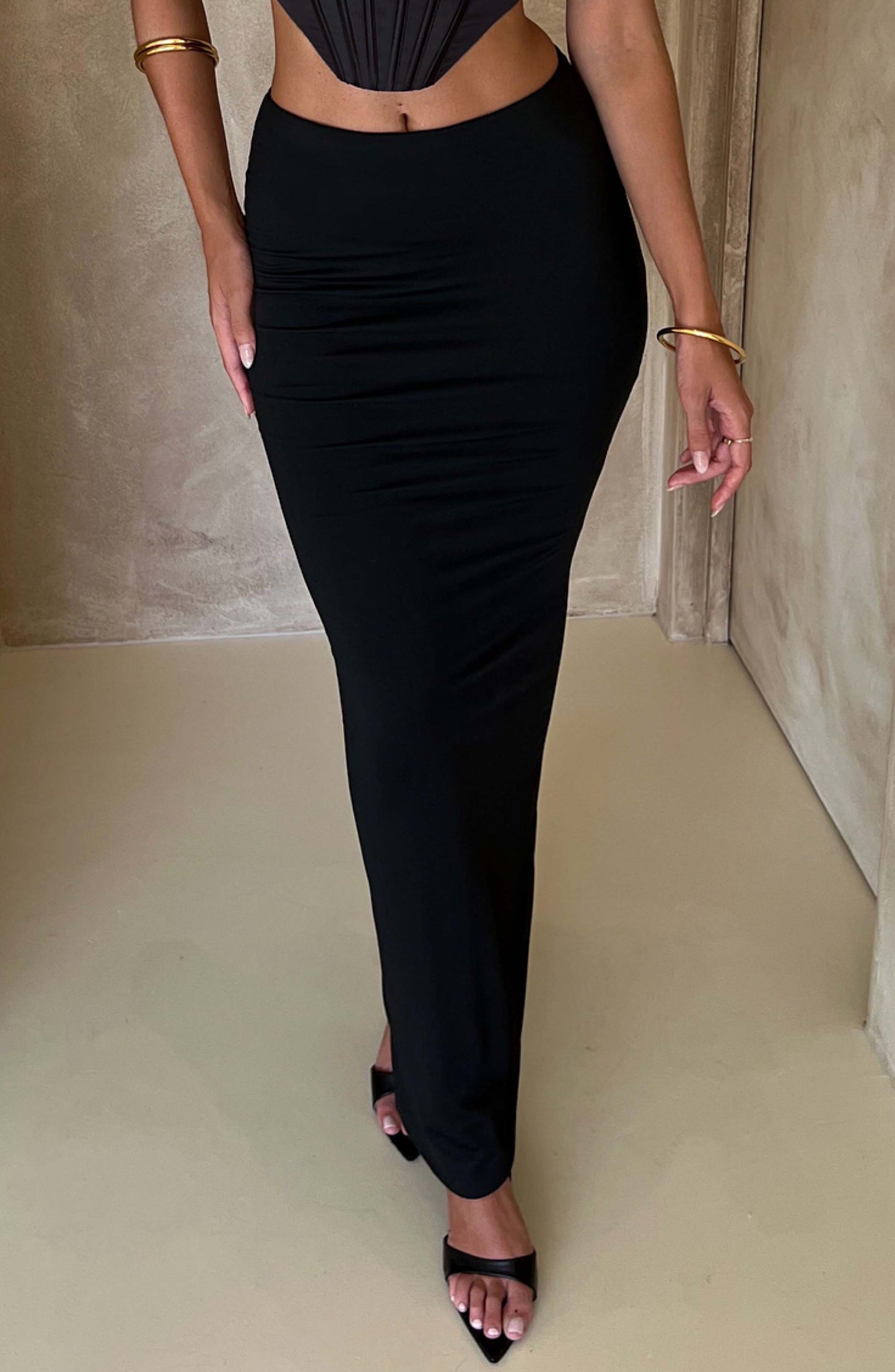 https://cdn.shopify.com/s/files/1/2060/7491/products/astrid-maxi-skirt-black-skirt-babyboo-fashion-30603004674111.jpg?v=1748605726