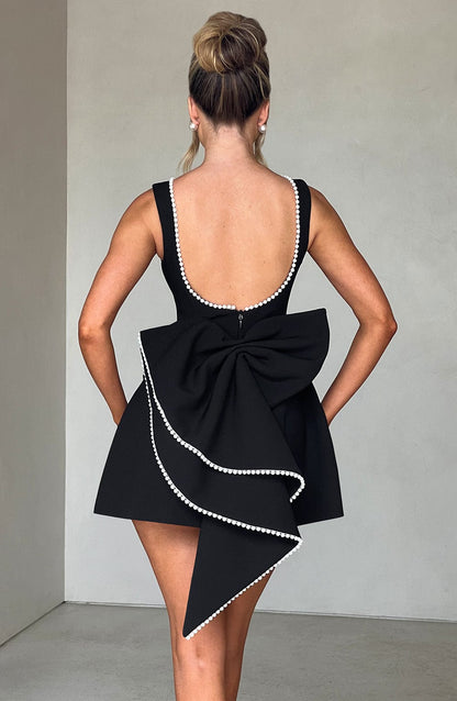 https://cdn.shopify.com/s/files/1/2060/7491/files/carrie-mini-dress-black-dress-xs-babyboo-fashion-32522816749631.jpg?v=1748600599