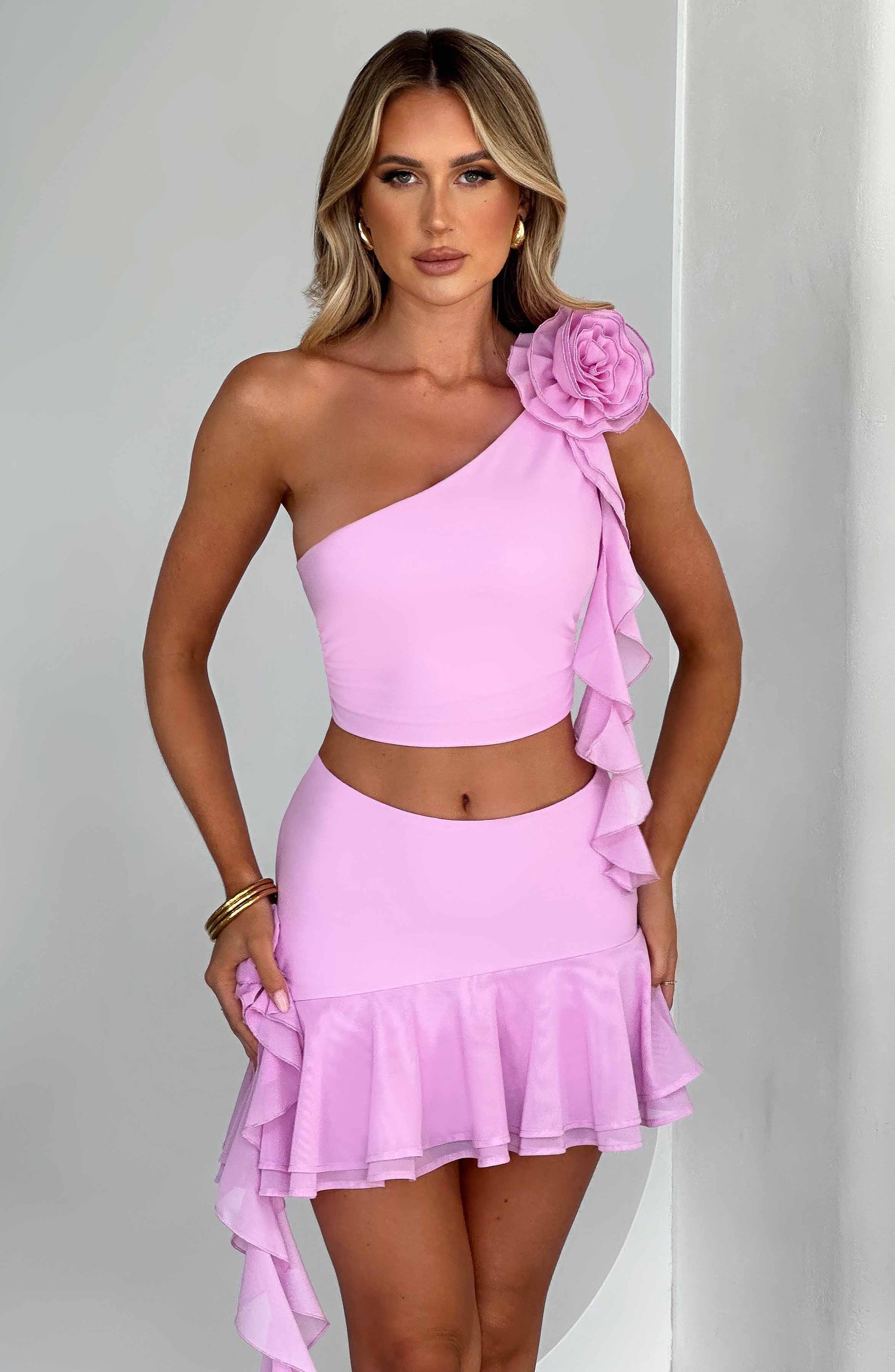 https://cdn.shopify.com/s/files/1/2060/7491/files/daina-top-pink-tops-xs-babyboo-fashion-30921511731263.jpg?v=1748603707