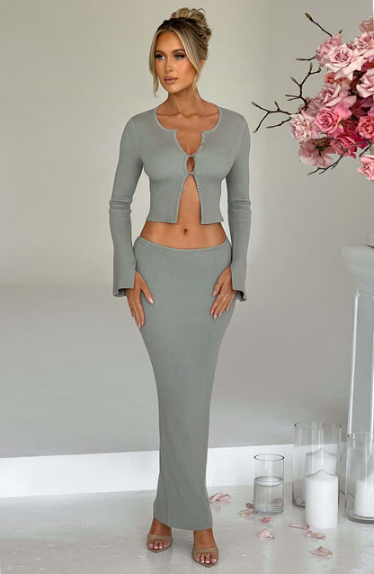 https://cdn.shopify.com/s/files/1/2060/7491/files/elia-maxi-skirt-khaki-skirt-xs-babyboo-fashion-30842439401535.jpg?v=1748604225