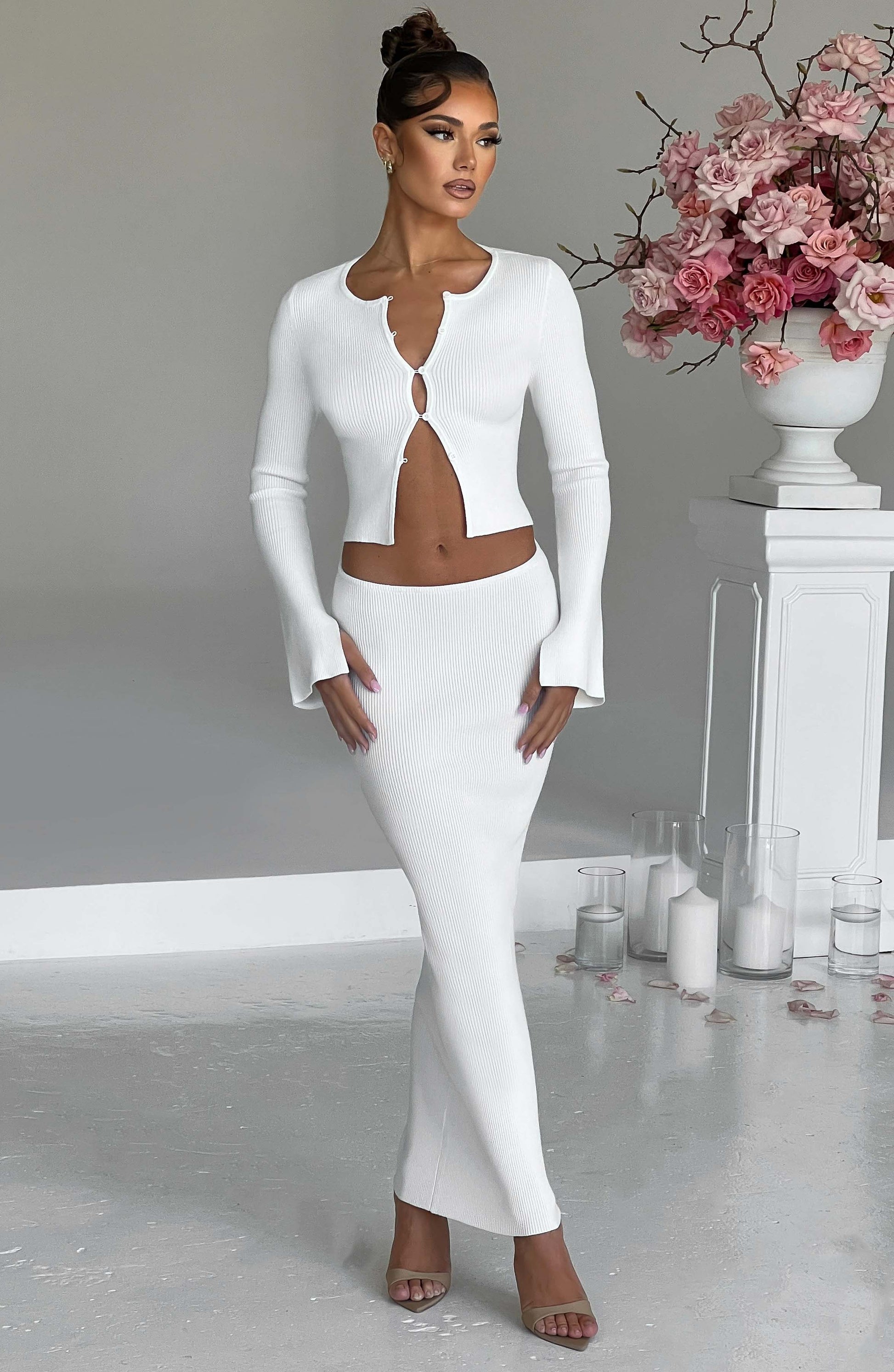 https://cdn.shopify.com/s/files/1/2060/7491/files/elia-maxi-skirt-white-skirt-xs-babyboo-fashion-30842437795903.jpg?v=1748604227