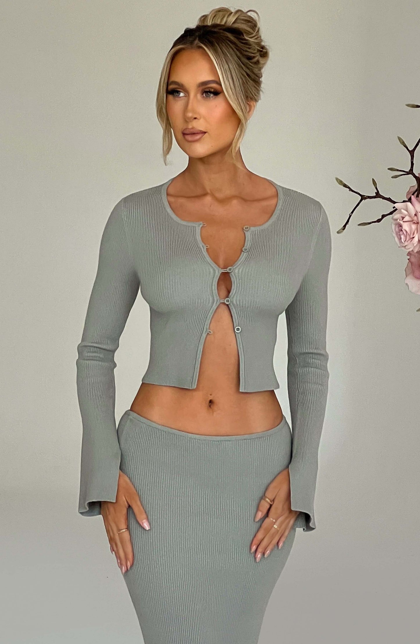 https://cdn.shopify.com/s/files/1/2060/7491/files/elia-top-khaki-tops-xs-babyboo-fashion-30843654766655.jpg?v=1748604231