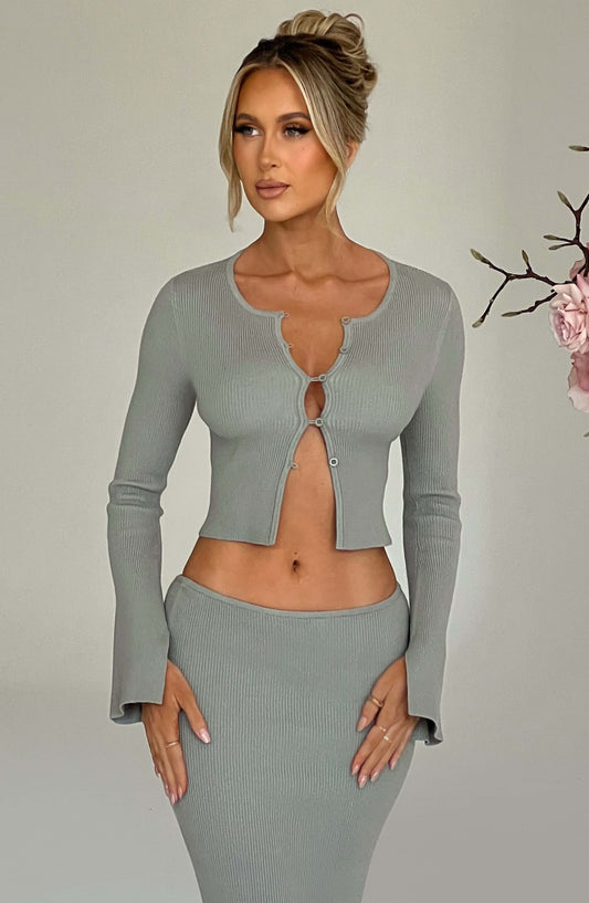 https://cdn.shopify.com/s/files/1/2060/7491/files/elia-top-khaki-tops-xs-babyboo-fashion-30843654766655.jpg?v=1748604231