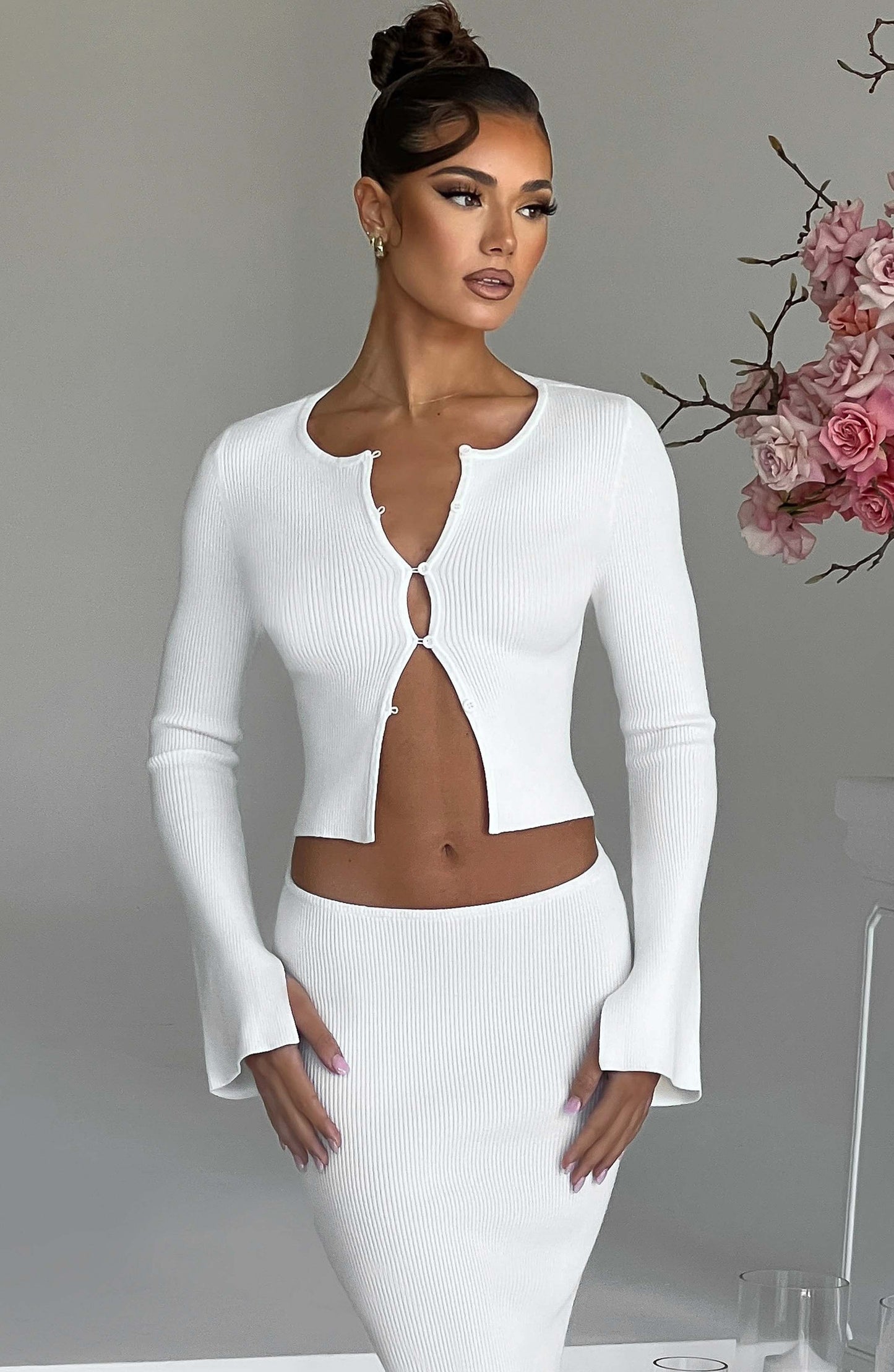 https://cdn.shopify.com/s/files/1/2060/7491/files/elia-top-white-tops-xs-babyboo-fashion-30843654635583.jpg?v=1748604233