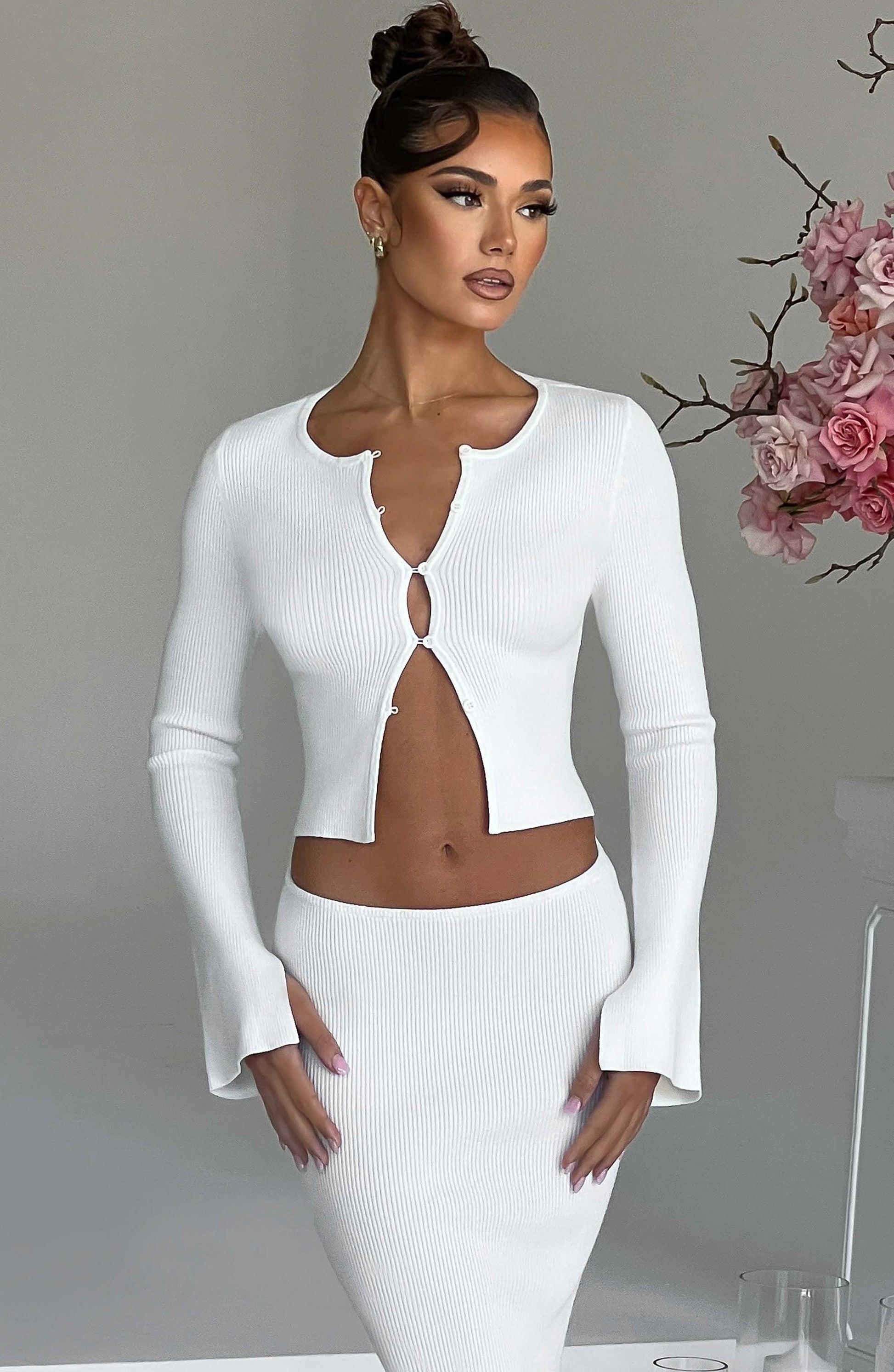 https://cdn.shopify.com/s/files/1/2060/7491/files/elia-top-white-tops-xs-babyboo-fashion-30843654635583.jpg?v=1748604233