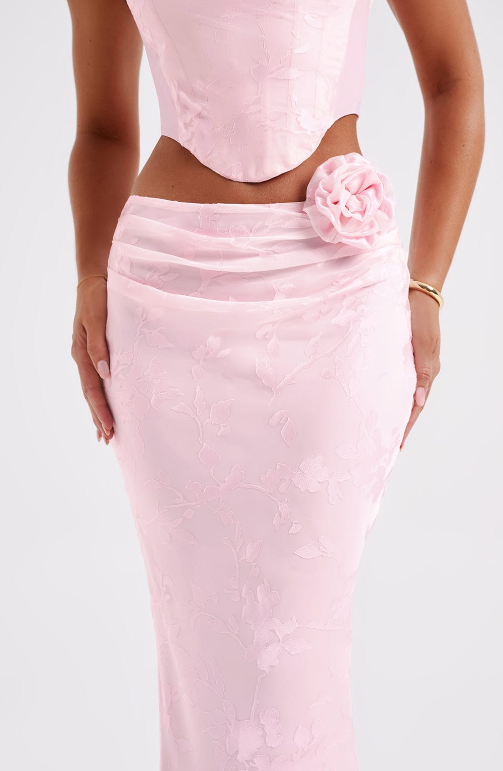 https://cdn.shopify.com/s/files/1/2060/7491/files/elizabeth-maxi-skirt-blush-skirt-xs-babyboo-fashion-31173693472831.jpg?v=1748602549