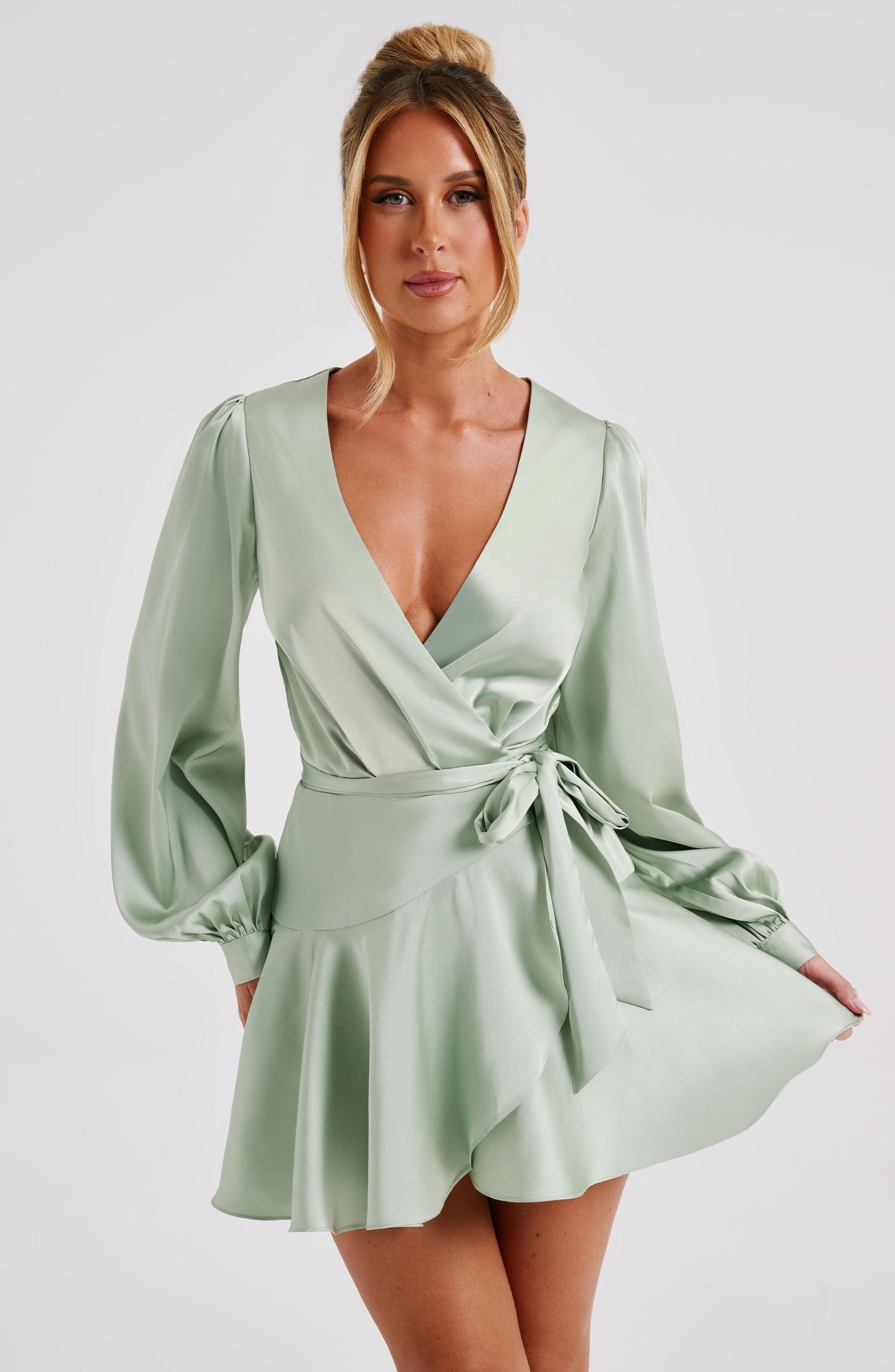 https://cdn.shopify.com/s/files/1/2060/7491/files/ellis-mini-dress-sage-dress-xs-babyboo-fashion-30950308544575.jpg?v=1748603457