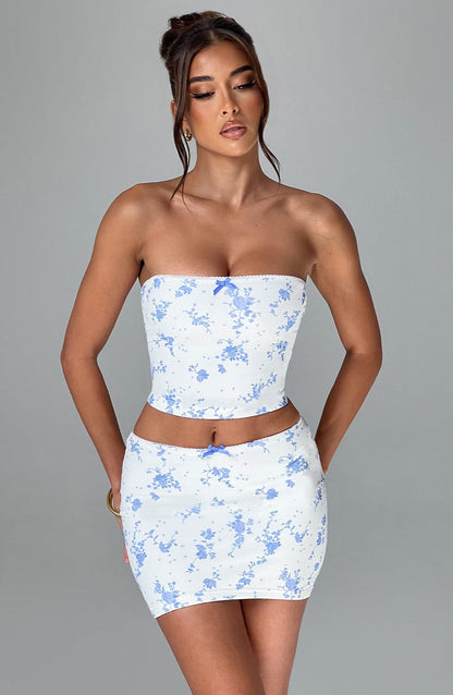https://cdn.shopify.com/s/files/1/2060/7491/files/esmeralda-top-blue-ditsy-print-tops-xs-babyboo-fashion-31448096178239.jpg?v=1748602022