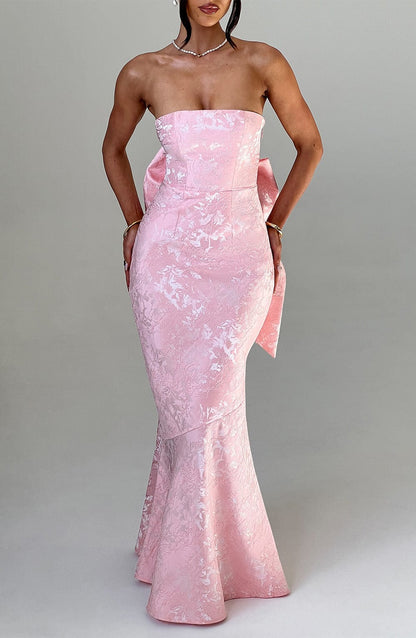 https://cdn.shopify.com/s/files/1/2060/7491/files/felicity-maxi-dress-blush-dress-babyboo-fashion-31703968219199.jpg?v=1748601606
