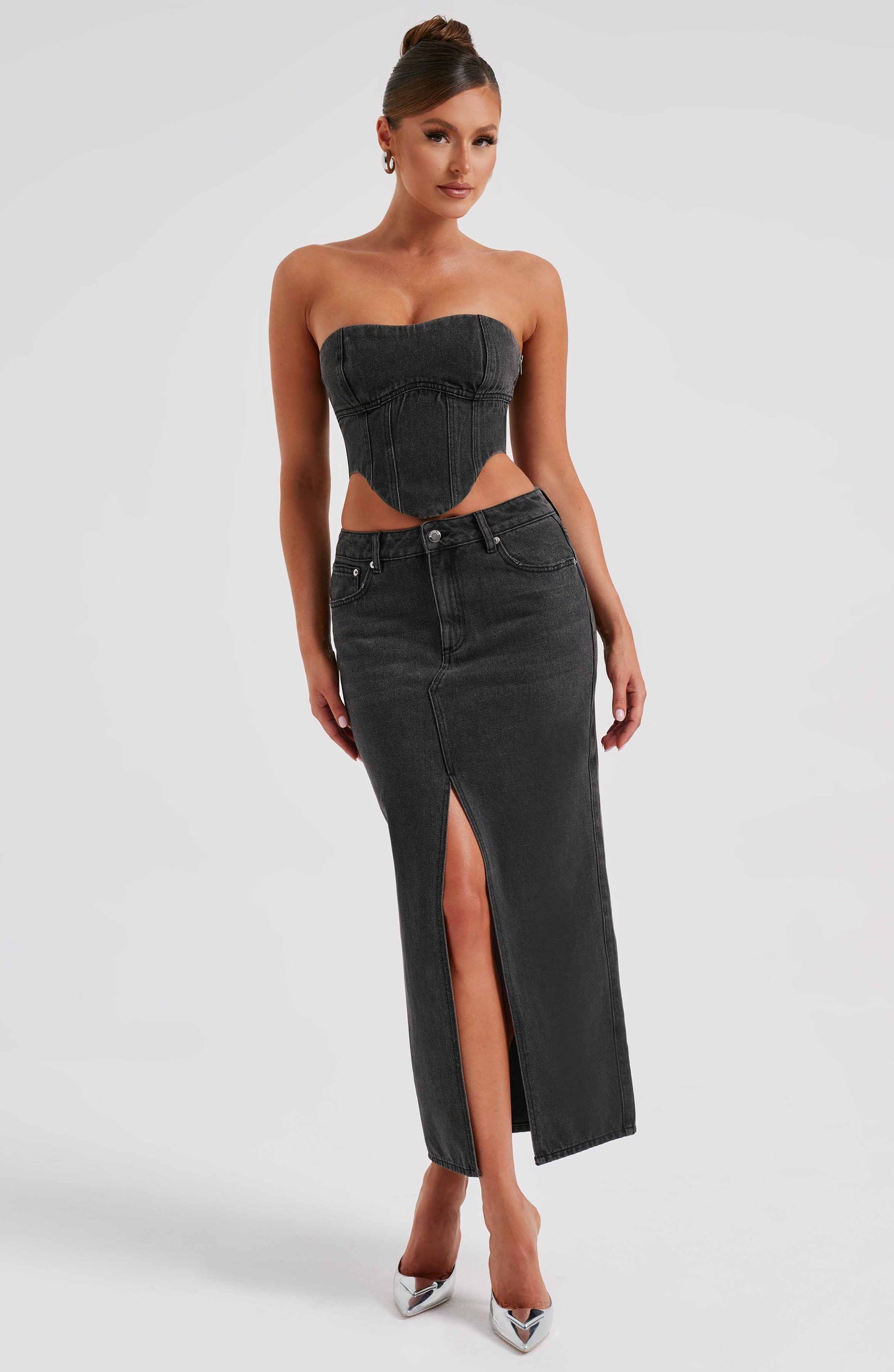 https://cdn.shopify.com/s/files/1/2060/7491/files/flor-maxi-skirt-black-skirt-xs-babyboo-fashion-30906274906175.jpg?v=1748603633