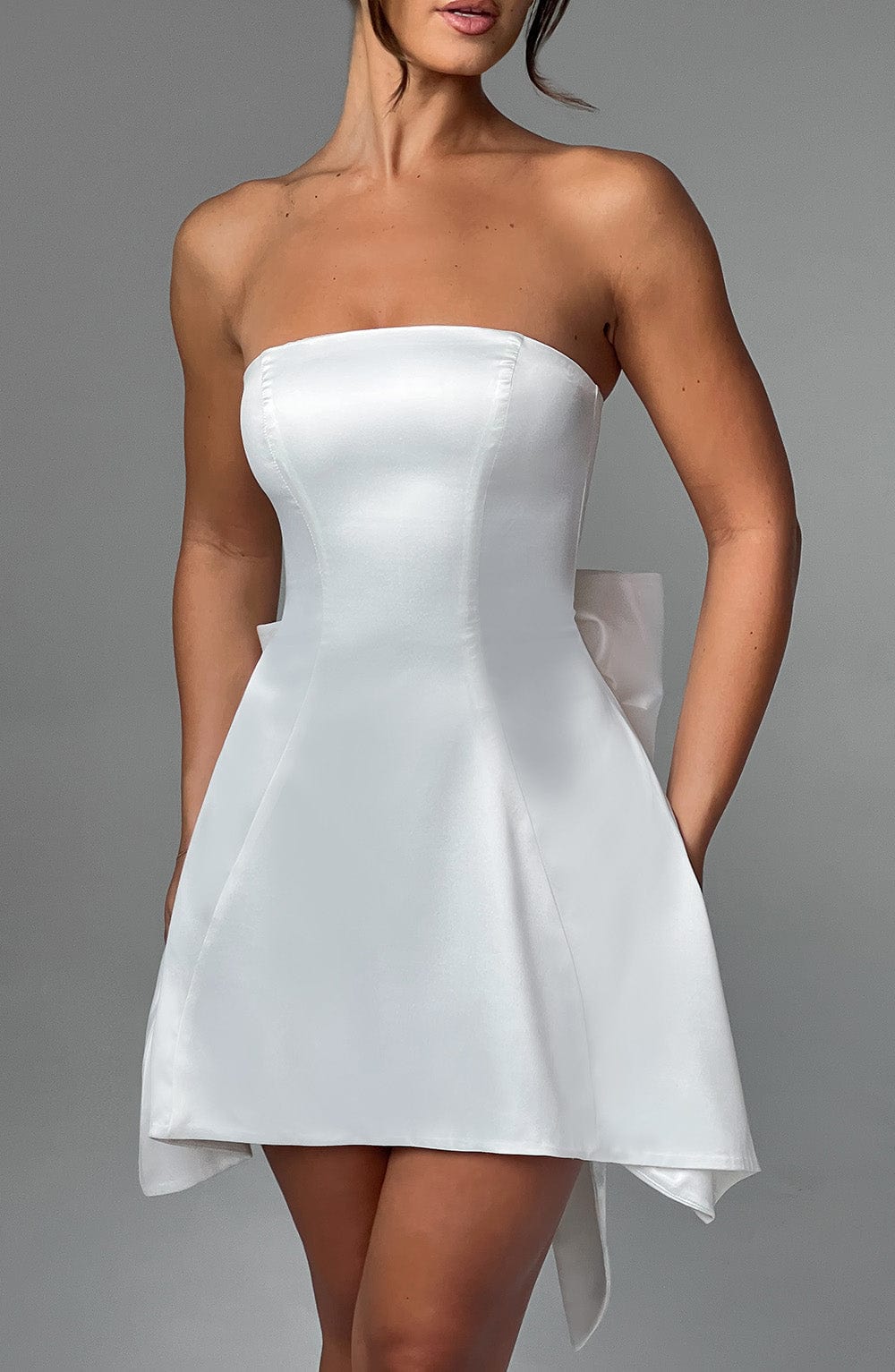 Abito da sera in satin ivory