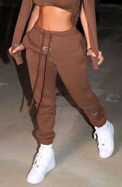 https://cdn.shopify.com/s/files/1/2060/7491/products/ivy-luxe-trackpant-chocolate-pants-xs-babyboo-fashion-28589247201343.jpg?v=1748606547