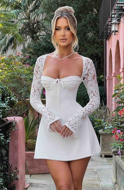 Abito da donna in pizzo
