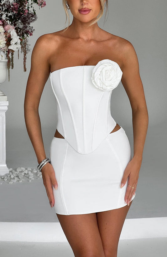 https://cdn.shopify.com/s/files/1/2060/7491/files/jacquie-mini-skirt-ivory-skirt-xs-babyboo-fashion-31027029508159.jpg?v=1748602893