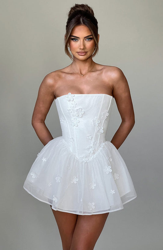 https://cdn.shopify.com/s/files/1/2060/7491/files/justina-playsuit-ivory-playsuit-xs-babyboo-fashion-32087918805055.jpg?v=1748601185