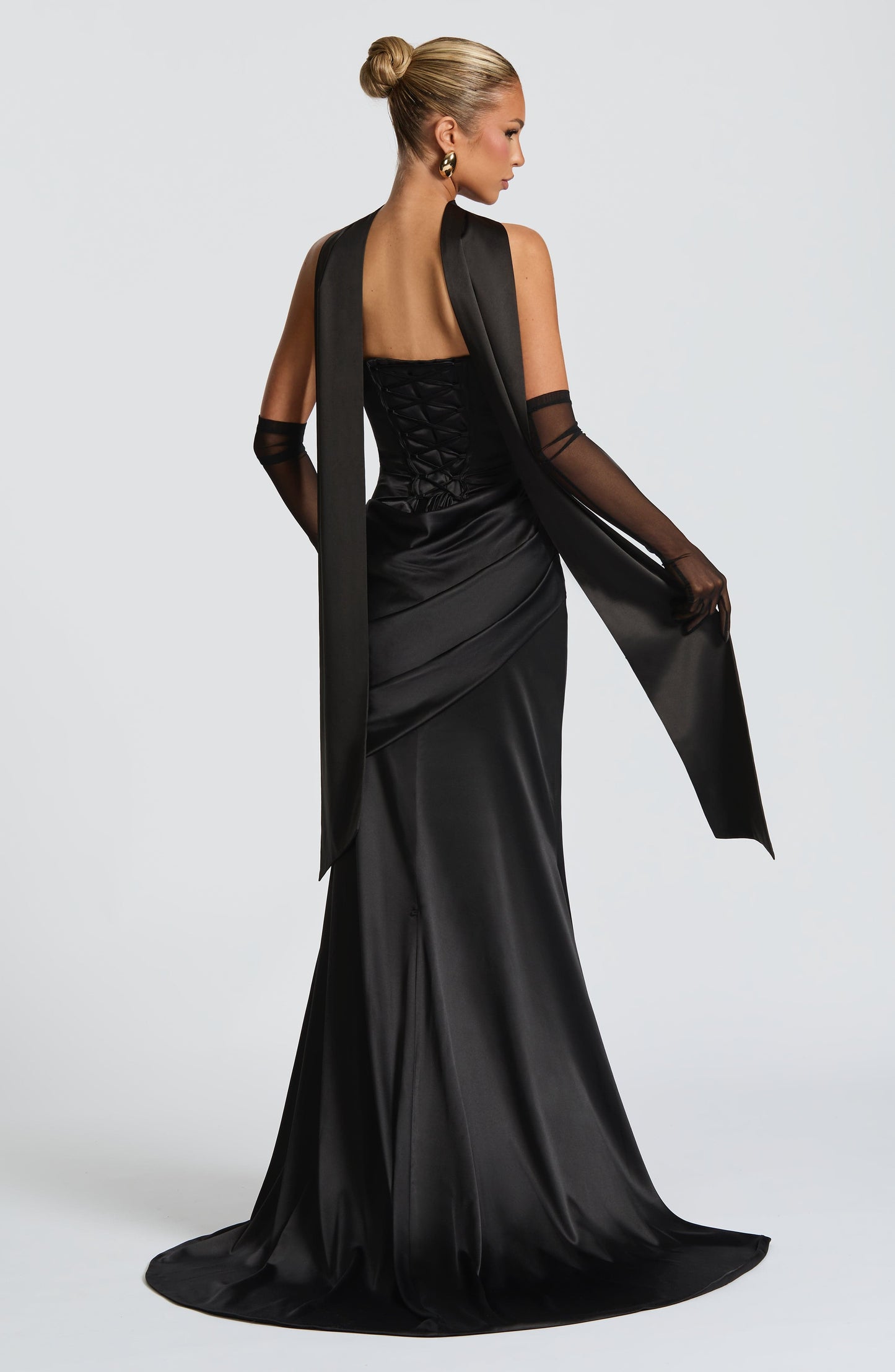 Kensington Maxi Dress in Black - Elegante e Sottile per Ogni Occasione