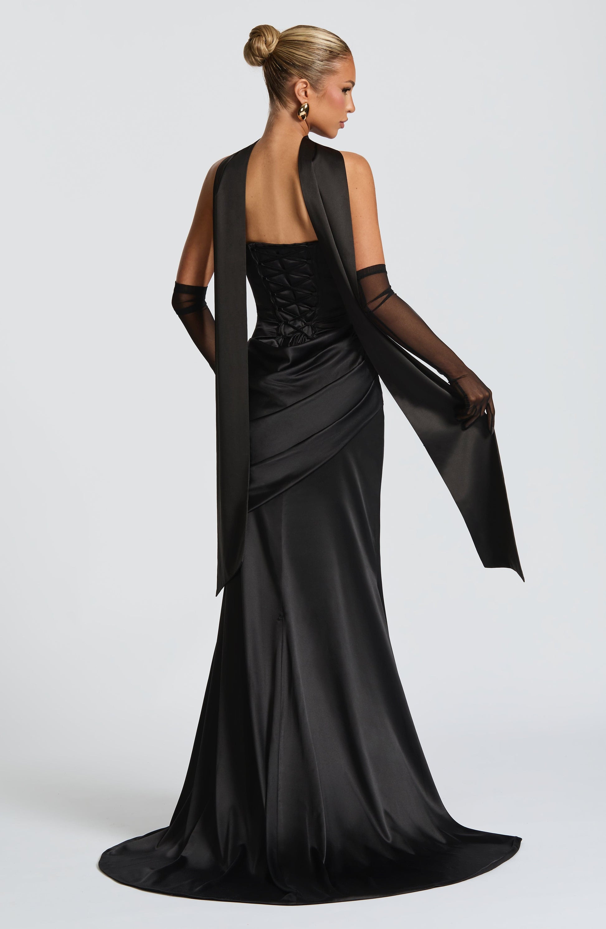Kensington Maxi Dress in Black - Elegante e Sottile per Ogni Occasione