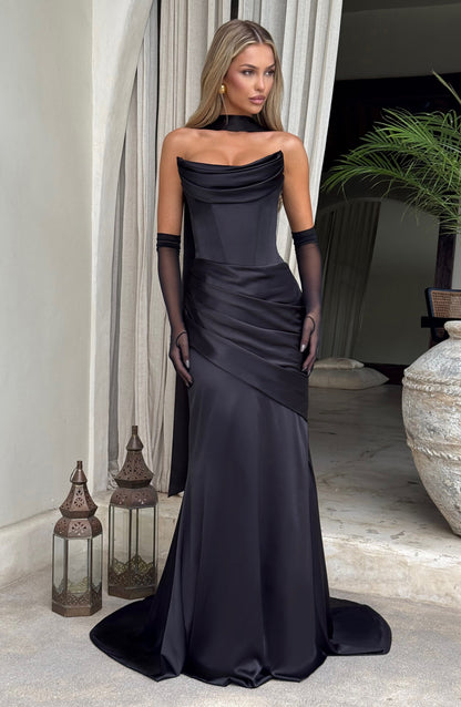 Kensington Maxi Dress in Black - Elegante e Sottile per Ogni Occasione