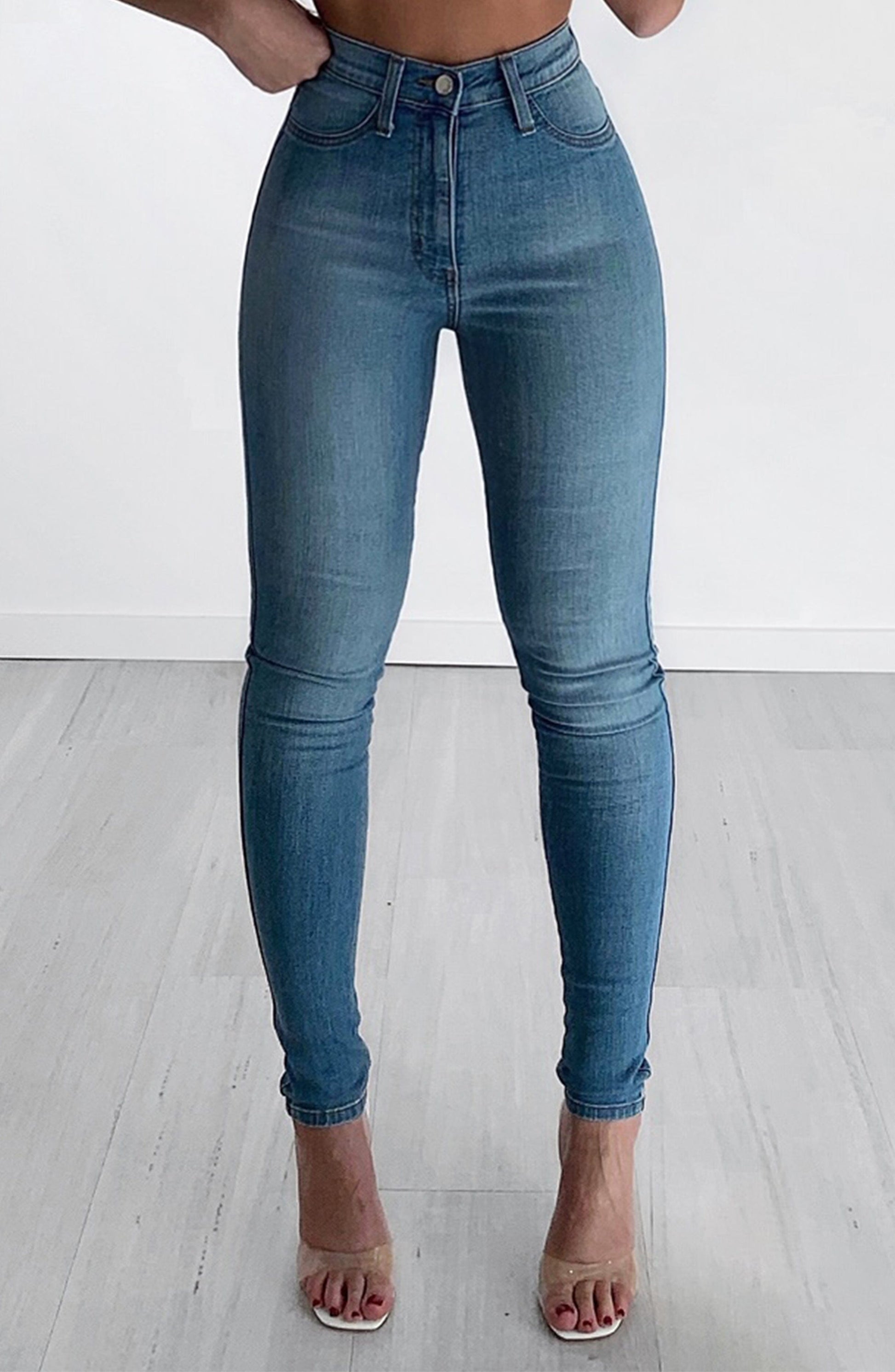 https://cdn.shopify.com/s/files/1/2060/7491/products/kyla-jeans-light-blue-jeans-xs-babyboo-fashion-14958664056895.jpg?v=1738252364