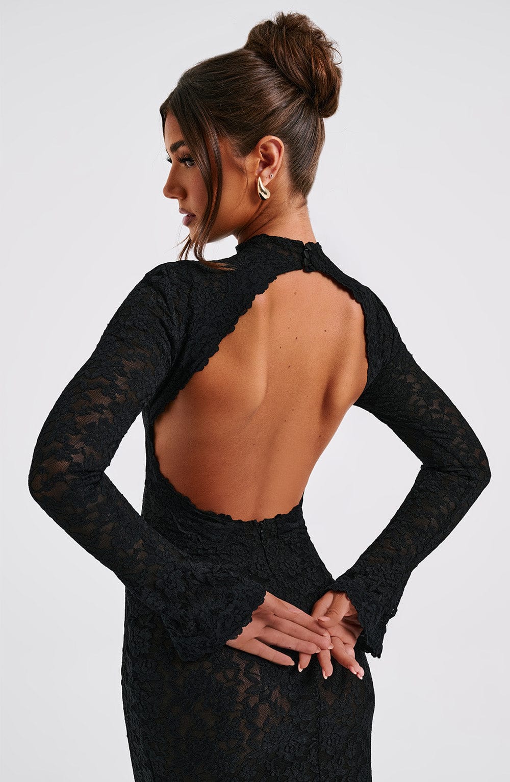 Lourdes Maxi Dress - Eleganza Nera con Scollo Alto