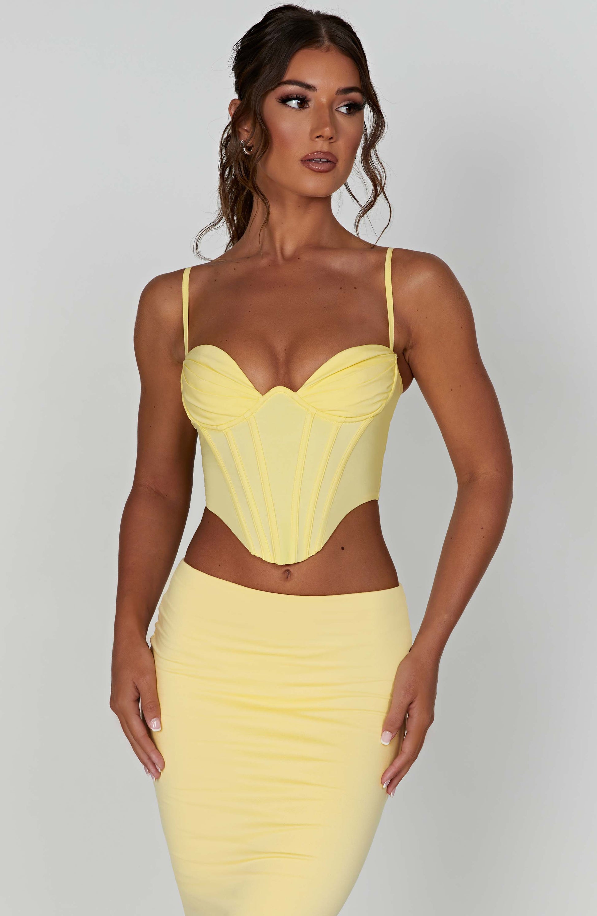 Corsetto alla moda in limone, elegante e femminile