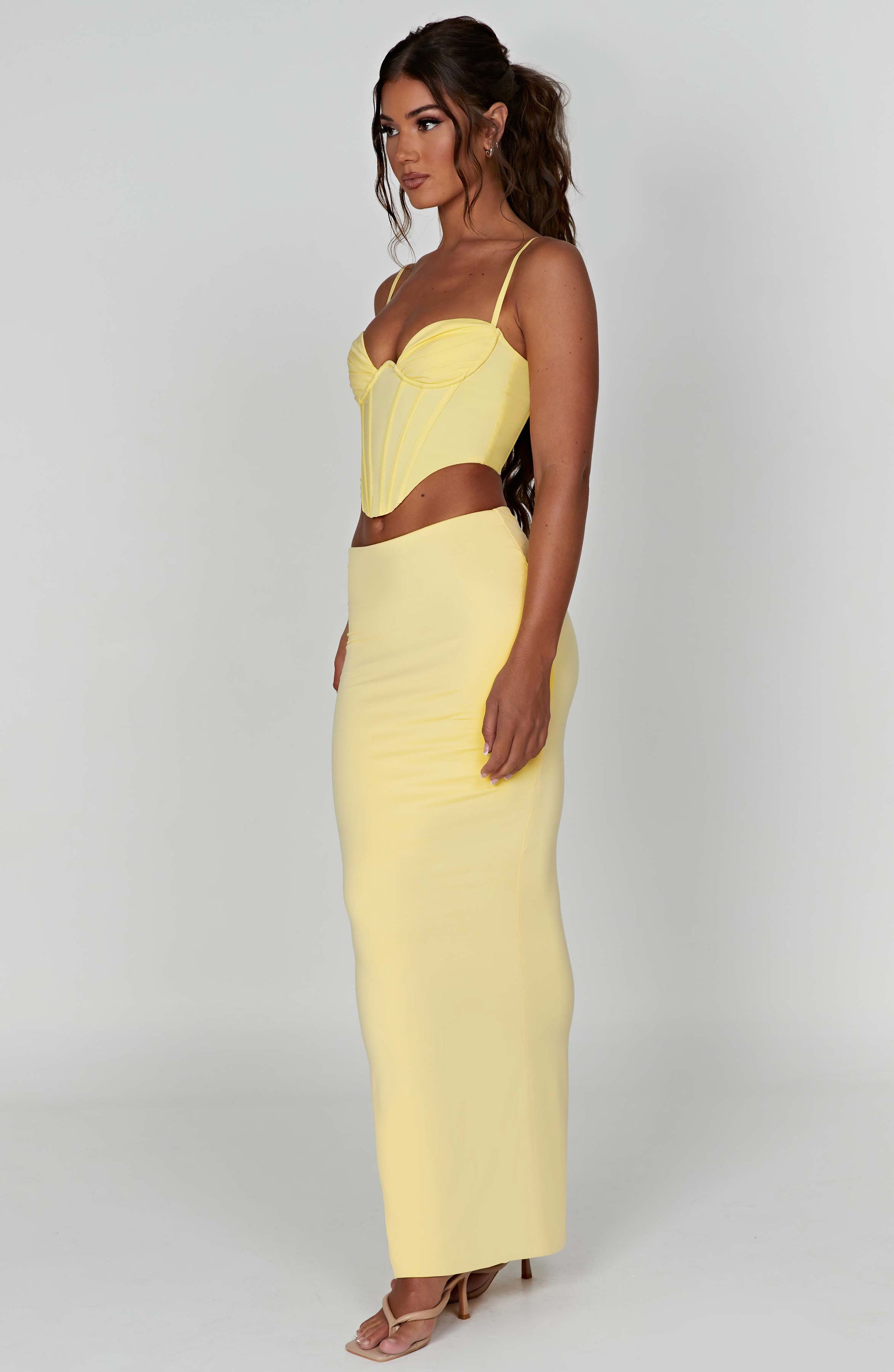 Corsetto alla moda in limone, elegante e femminile