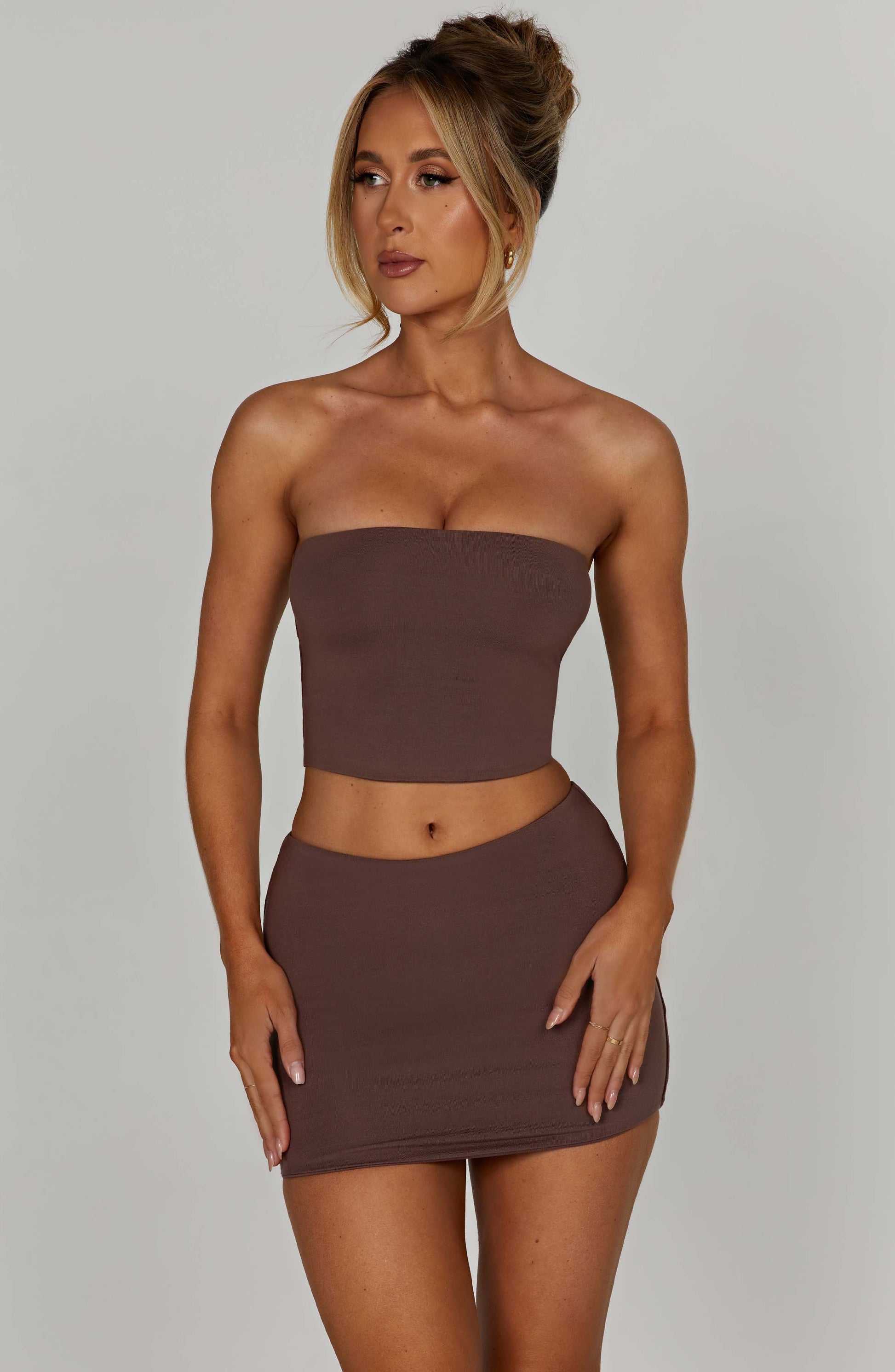 https://cdn.shopify.com/s/files/1/2060/7491/files/rein-top-chocolate-tops-xs-babyboo-fashion-30807477518399.jpg?v=1748604400