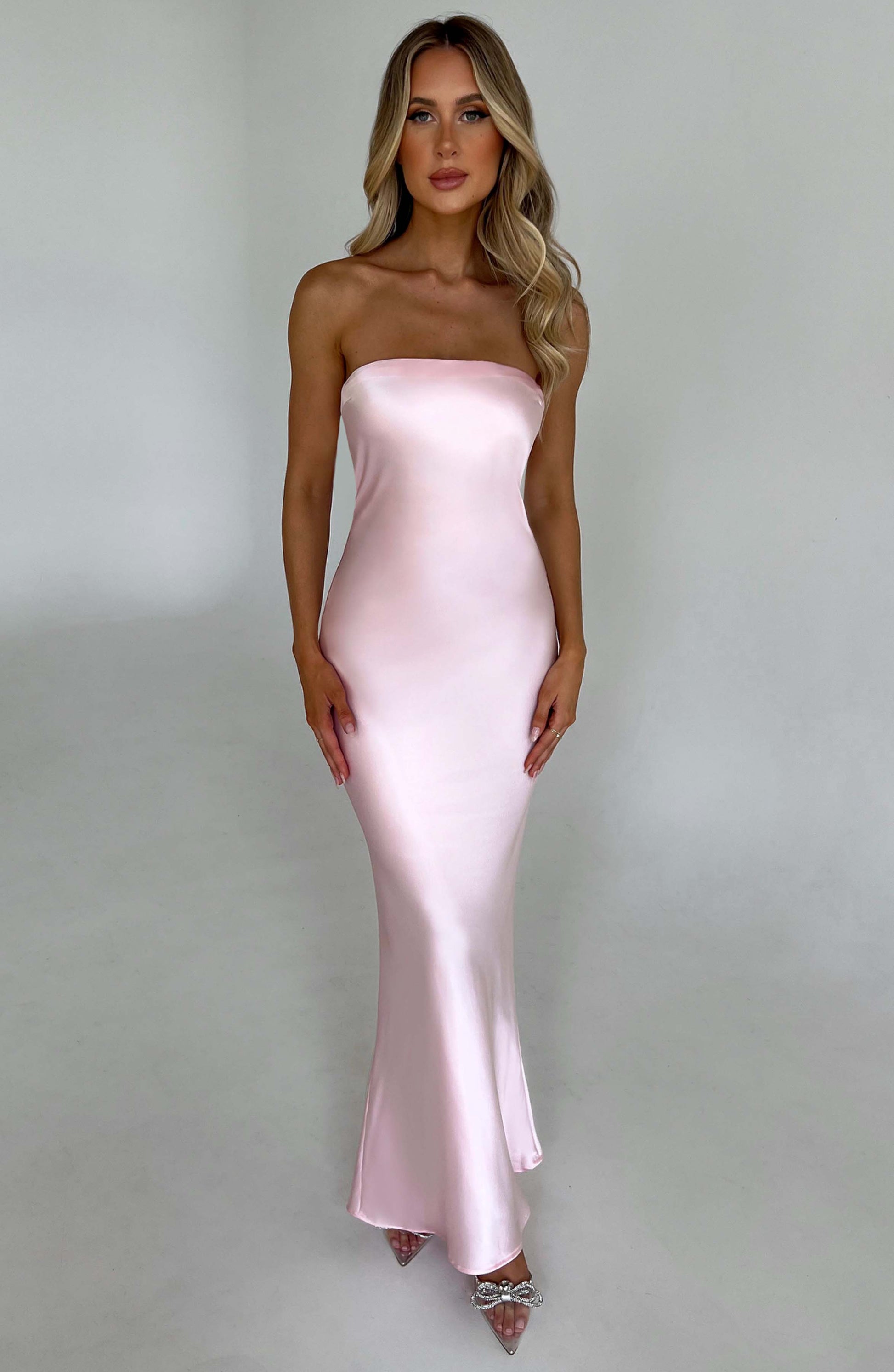 https://cdn.shopify.com/s/files/1/2060/7491/products/rheanna-maxi-dress-blush-xs-babyboo-fashion-30027036590143.jpg?v=1748605509