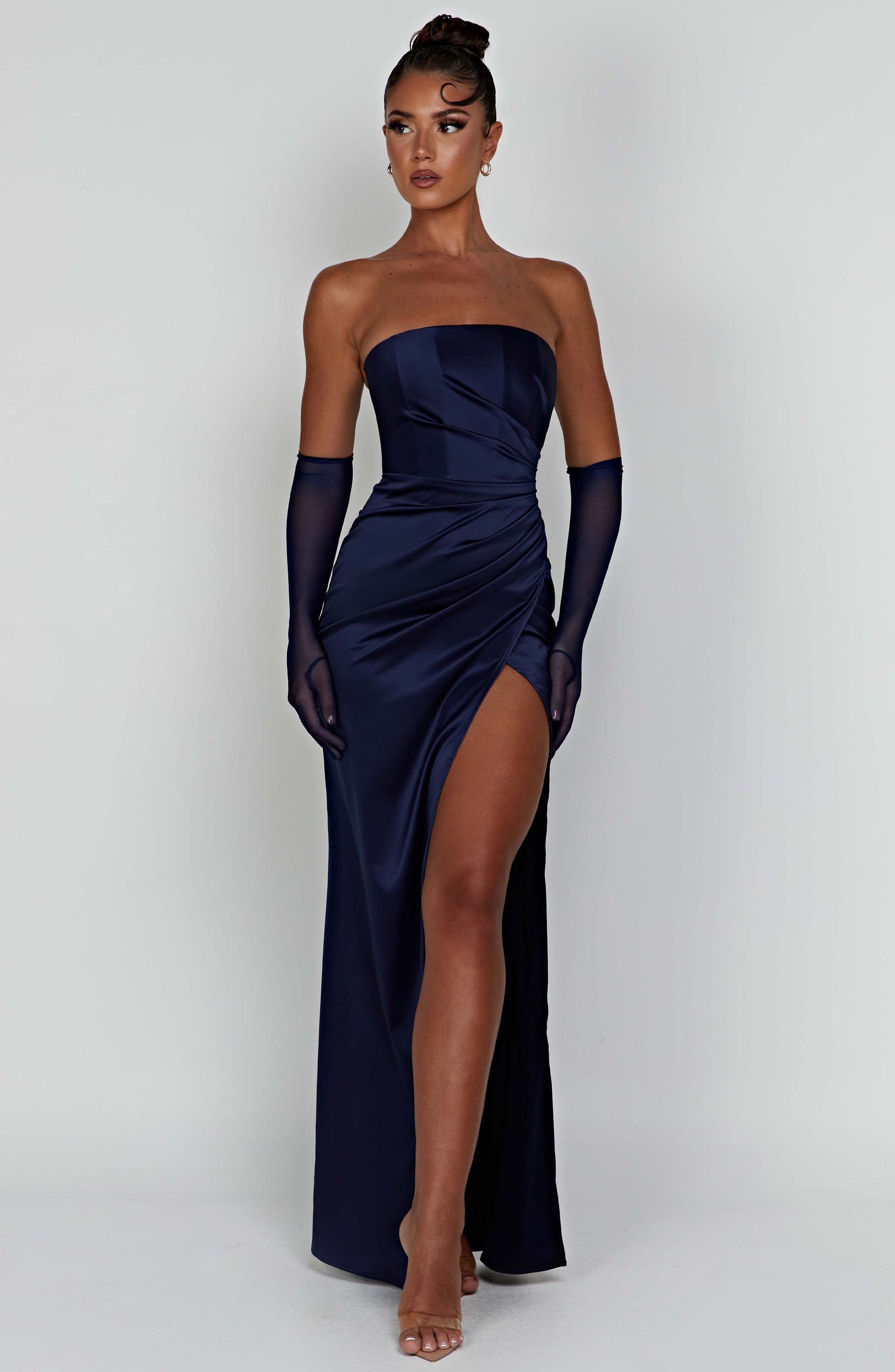 https://cdn.shopify.com/s/files/1/2060/7491/products/safiya-maxi-dress-navy-dress-xs-babyboo-fashion-30581394964543.jpg?v=1748604994