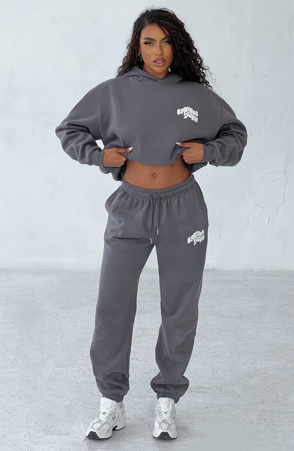 https://cdn.shopify.com/s/files/1/2060/7491/files/studio-sweatpants-charcoal-white-pants-xs-babyboo-fashion-31201949417535.jpg?v=1748603273
