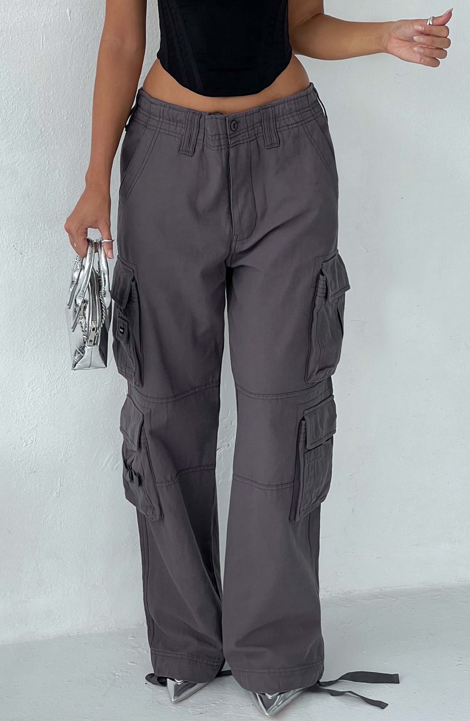 https://cdn.shopify.com/s/files/1/2060/7491/products/tinashe-cargo-pants-charcoal-pants-xs-babyboo-fashion-30661073535039.jpg?v=1748604848