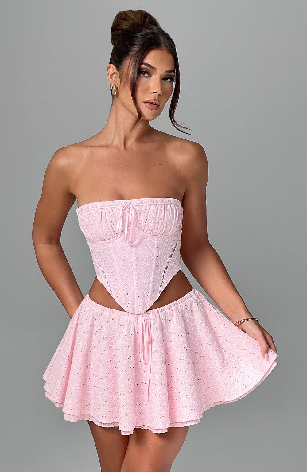 https://cdn.shopify.com/s/files/1/2060/7491/files/winnie-mini-skirt-blush-skirt-babyboo-fashion-31488088932415.jpg?v=1748601959